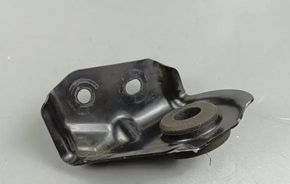 Honda HR-V Radiator mount bracket