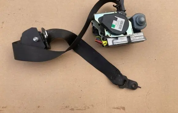 Mercedes-Benz E W211 Seat belt trim 602208100