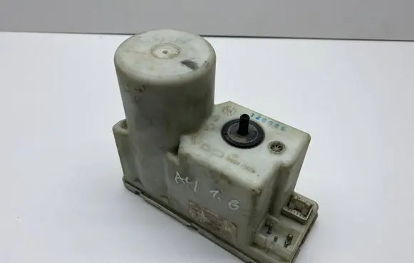 Audi A4 S4 B5 8D Central locking vacuum pump 4A0862257H