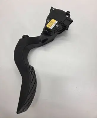 Accelerator throttle pedal