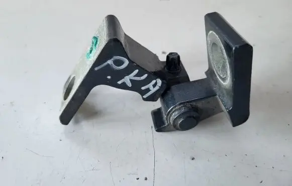 Skoda Octavia Mk3 (5E) Front door lower hinge 7N0831401