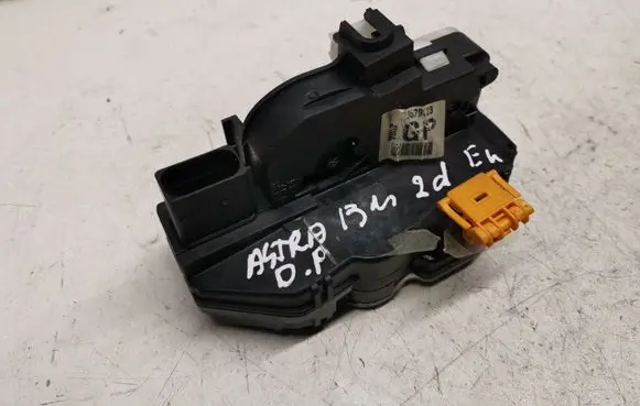Opel Astra J Front door lock 13579523