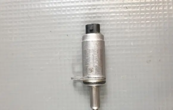 Audi A4 S4 B9 Camshaft vanos timing valve 06E103697L