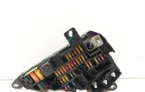 BMW 5 E60 E61 Fuse module 6906603