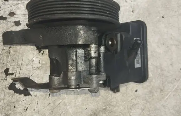 BMW 5 E60 E61 Power steering pump 7693974101 6760955010