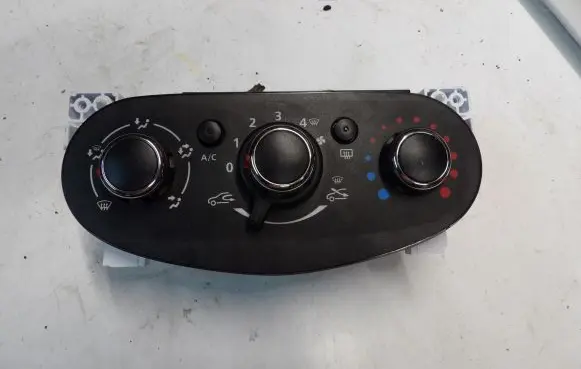 Dacia Sandero Climate control unit