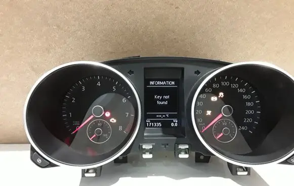 Volkswagen Golf VI Speedometer (instrument cluster) 5K0920871