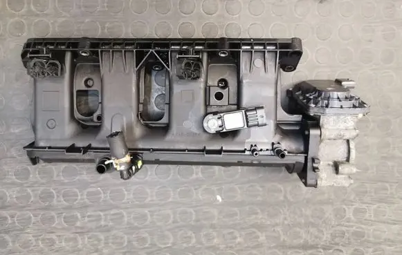 Nissan Juke I F15 Intake manifold 140036109R 1072535V01