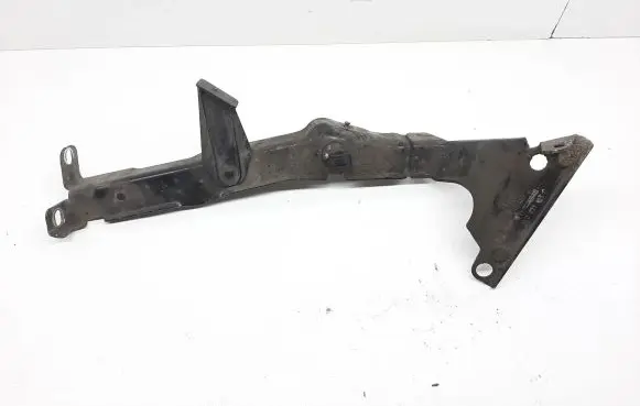Audi A4 S4 B8 8K Fender mounting bracket 8K0821135C