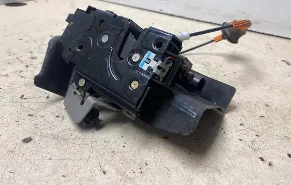 Audi A4 S4 B6 8E 8H Rear door lock A6630fv 8e0839349
