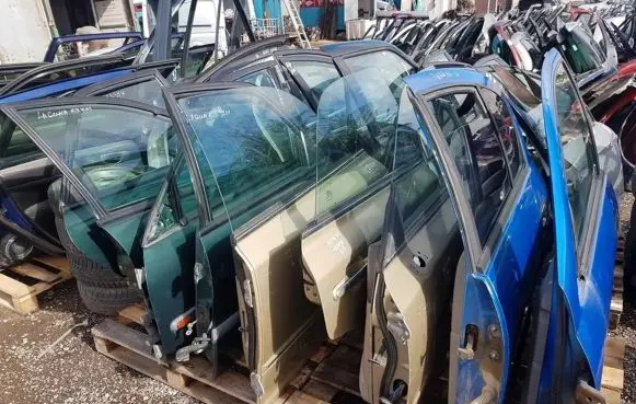 Hyundai XG Rear door rudos