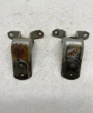 Suzuki Grand Vitara II Front door lower hinge 