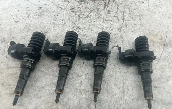 Volkswagen Caddy Fuel injectors set 0414720215