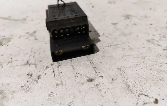 BMW 5 E39 Glow plug pre-heat relay 2246473 72RB501 1221