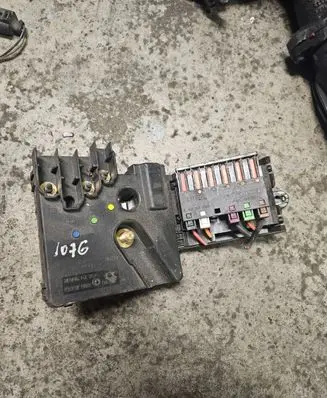 Mercedes-Benz E W211 Fuse module 2119820402