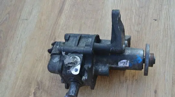 BMW 5 GT F07 Power steering pump 6776169