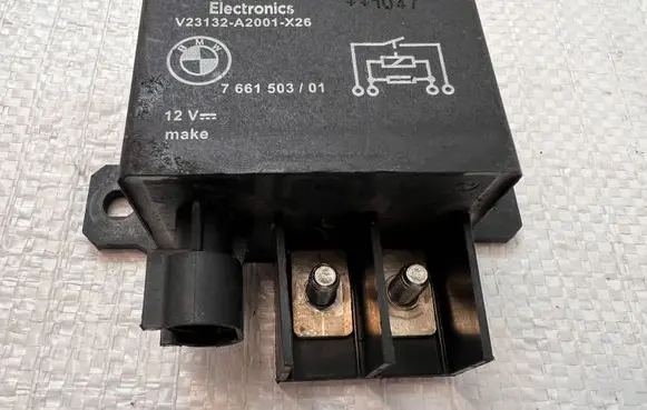 BMW 5 F10 F11 Coolant fan relay 7661503