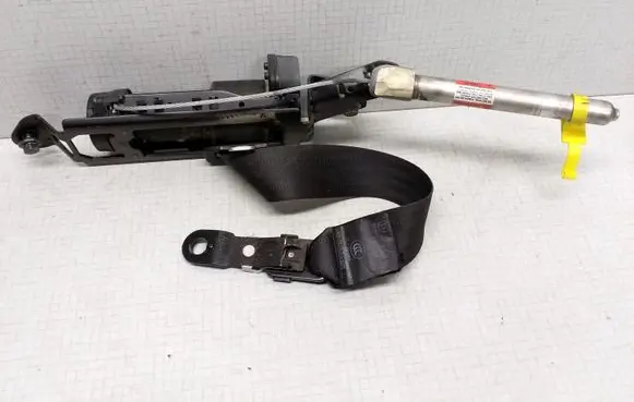 Volvo V70 Front seatbelt 30734734