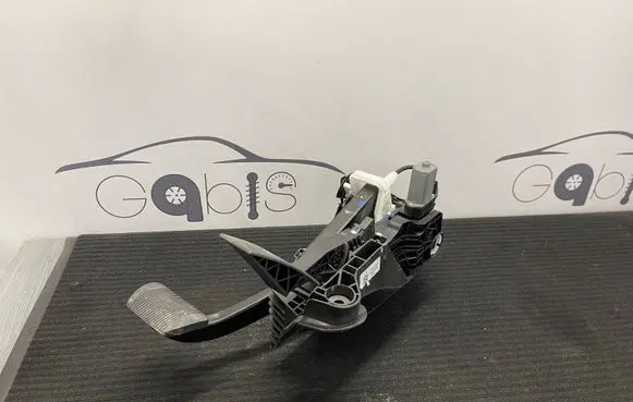 Dodge RAM Pedal assembly 68312752AM 80017054