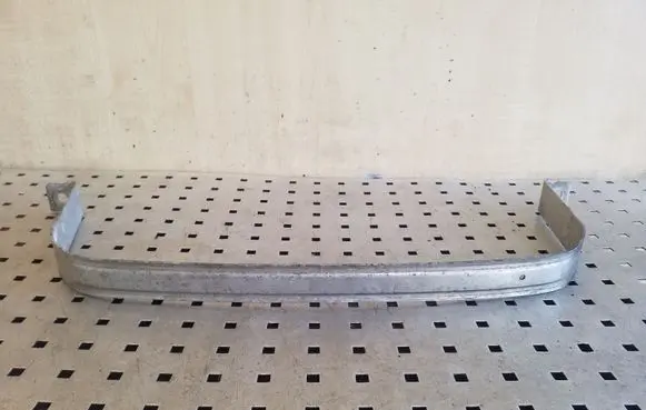 Fuel tank mounting bracket