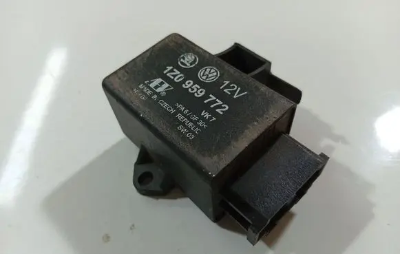 Volkswagen PASSAT B6 Other control units/modules 1Z0959772