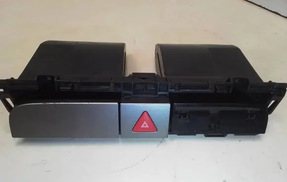 Volkswagen PASSAT B6 Hazard light switch 3C0858407