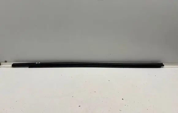 Suzuki Vitara (LY) Front door glass trim molding 
