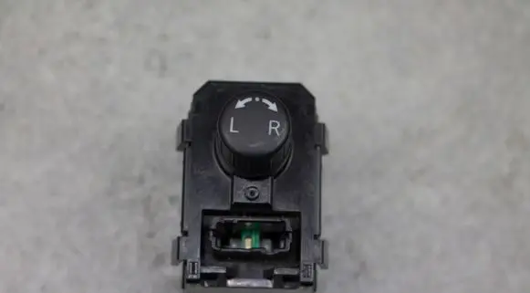 Nissan X-Trail T31 Wing mirror switch