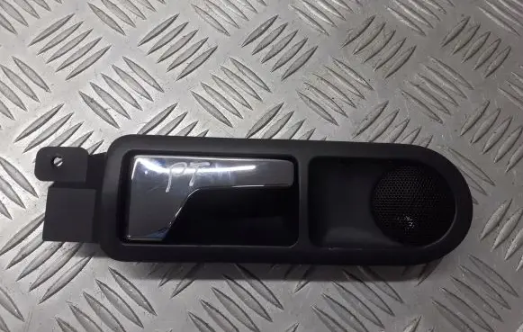 Volkswagen PASSAT B5.5 Rear door handle trim 3B0839114