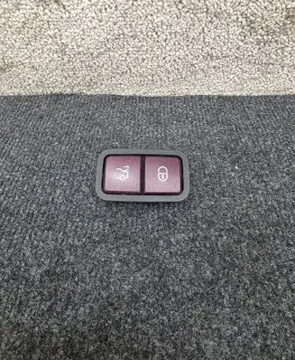 Mercedes-Benz C W205 Tailgate/boot open switch button 2208211479