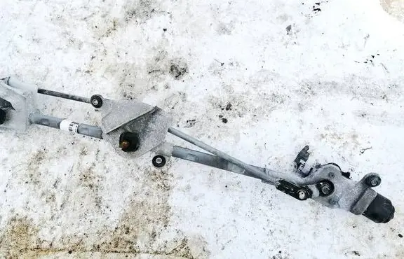 Nissan Tiida C11 Front wiper linkage and motor