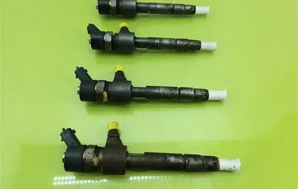 Saab 9-3 Ver2 Fuel injectors set 0445110165