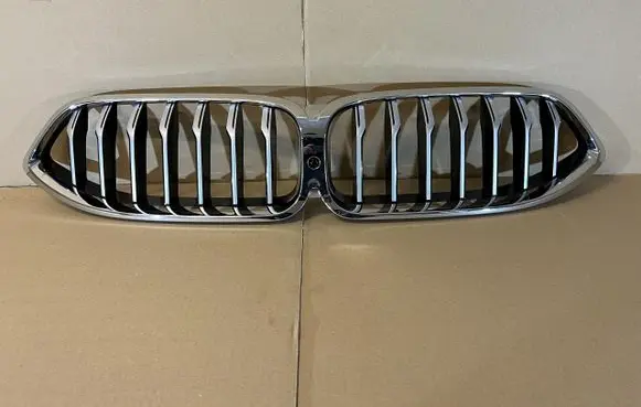 BMW 8 G15 Front bumper upper radiator grill 7449420