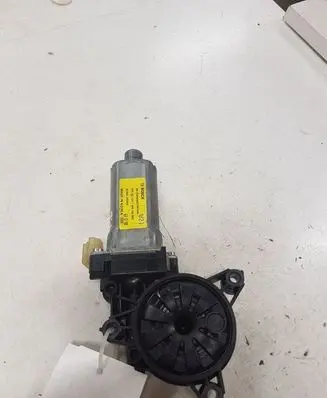 Volvo V40 Front door window regulator motor 3130034194