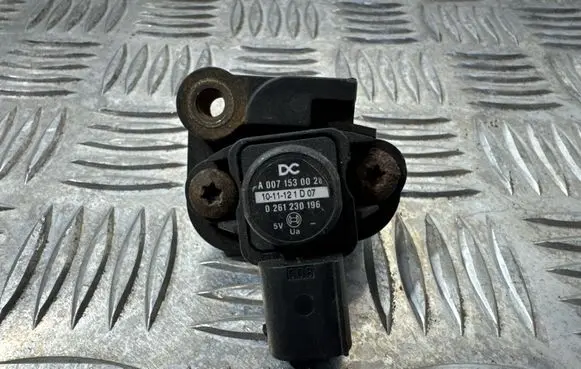 Mercedes-Benz Vito Viano W639 Air pressure sensor A0071530028 0261230196