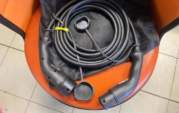Nissan Leaf II (ZE1) Electric car charging cable 33329534 3332953403