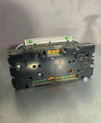 Volkswagen Golf III Speedometer (instrument cluster) 88311235