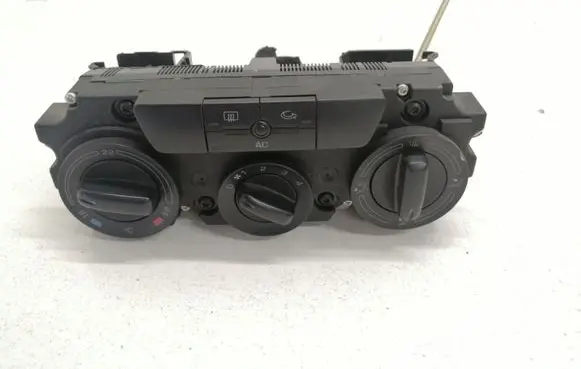 Skoda Octavia Mk2 (1Z) Climate control unit 74358110