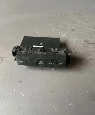 Mercedes-Benz B W245 Seat heating switch 1698208810 33460802