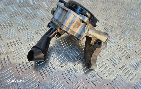 Volkswagen Golf Plus Oil pump 03C105AG 03C103669E
