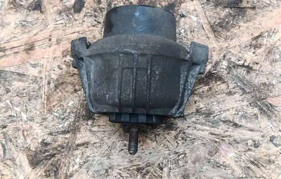 Engine mount bracket