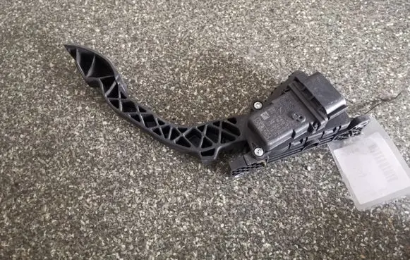 Ford Focus C-MAX Accelerator throttle pedal 3M519F836CF