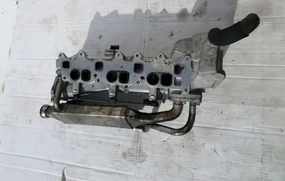 Mercedes-Benz CLS C219 Intake manifold
