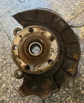 Volkswagen Caddy Front wheel hub