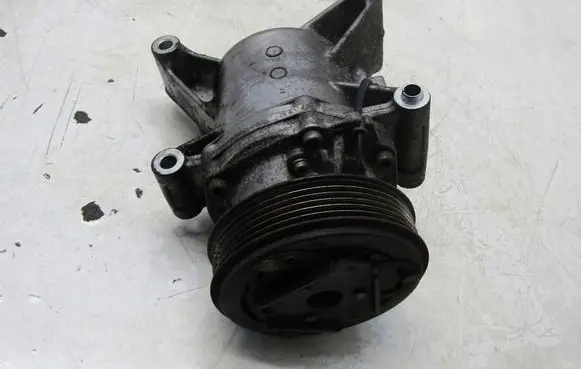 Mazda CX-3 Air conditioning (A/C) compressor (pump) DA6R-61450