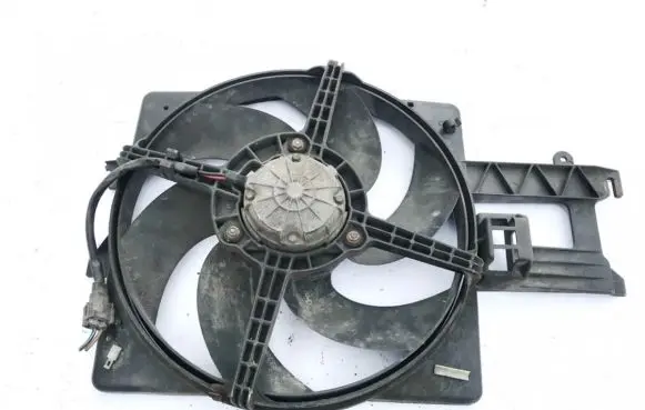 Radiator cooling fan shroud