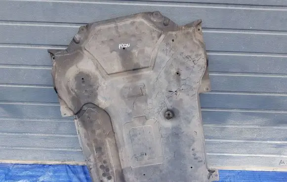 Mercedes-Benz C W204 Engine splash shield/under tray 2045203323BBG A2045203323