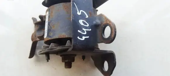 Jeep Patriot Engine mount bracket