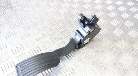 Nissan Leaf II (ZE1) Accelerator throttle pedal 180021HM0B