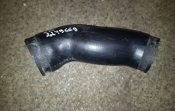 BMW 5 E39 Intercooler hose/pipe 2249669